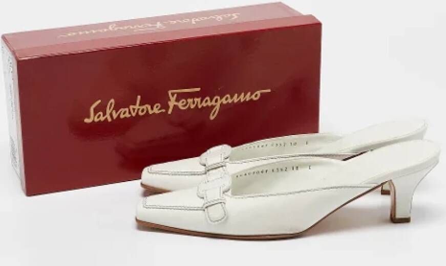 Salvatore Ferragamo Pre-owned Leather sandals White Dames