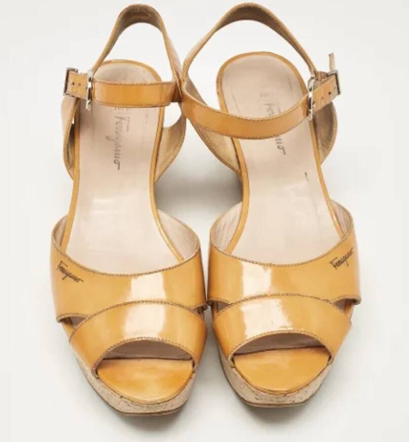 Salvatore Ferragamo Pre-owned Leather sandals Yellow Dames