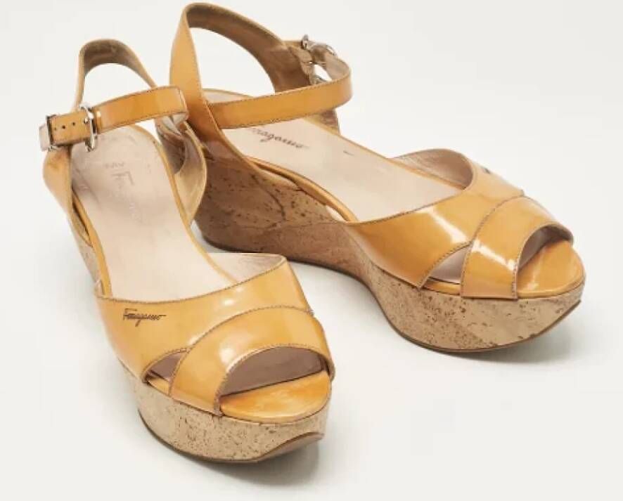 Salvatore Ferragamo Pre-owned Leather sandals Yellow Dames