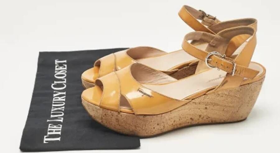 Salvatore Ferragamo Pre-owned Leather sandals Yellow Dames