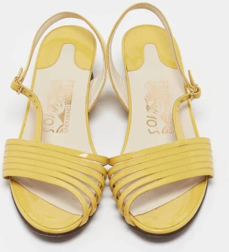 Salvatore Ferragamo Pre-owned Leather sandals Yellow Dames