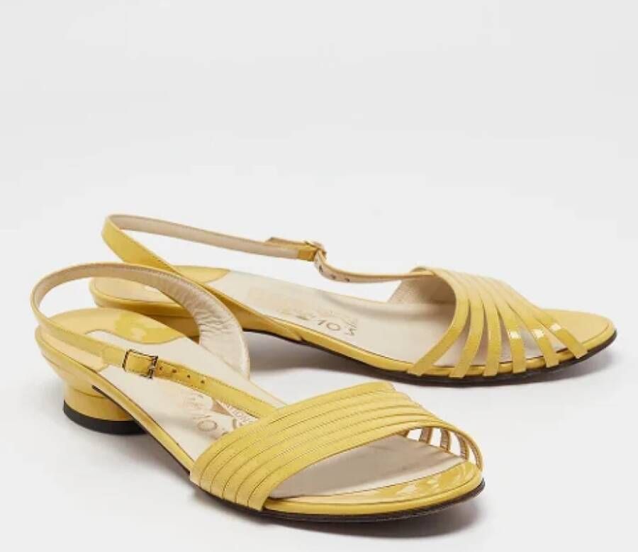 Salvatore Ferragamo Pre-owned Leather sandals Yellow Dames