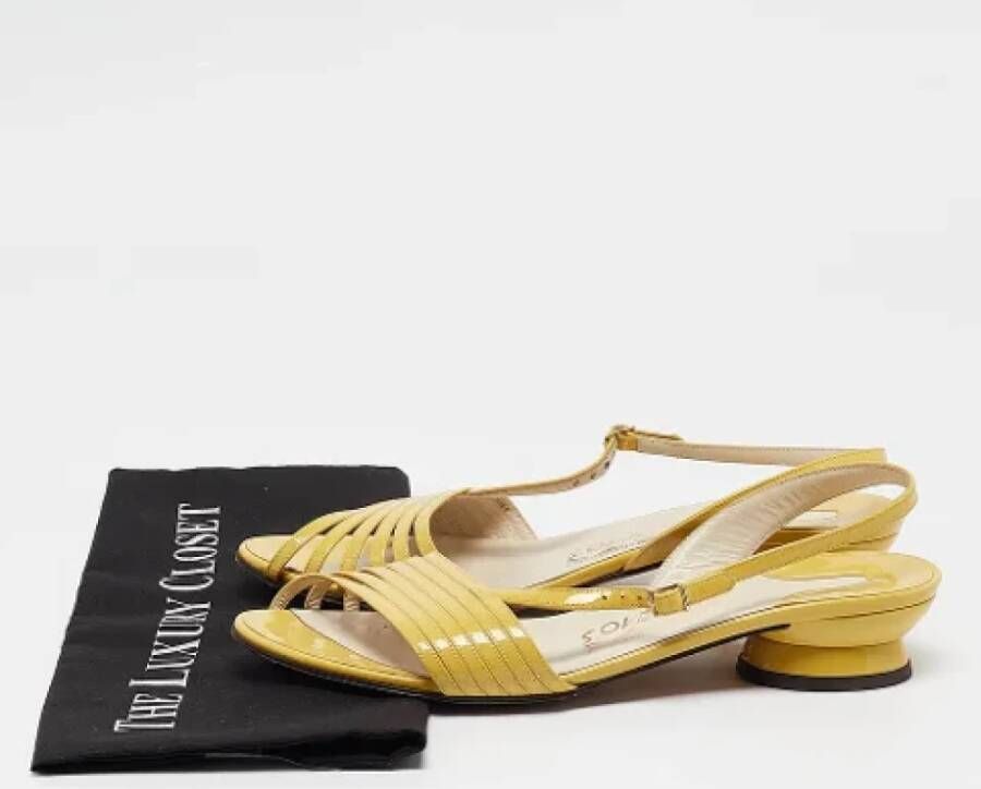 Salvatore Ferragamo Pre-owned Leather sandals Yellow Dames