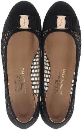 Salvatore Ferragamo Pre-owned Raffia flats Black Dames