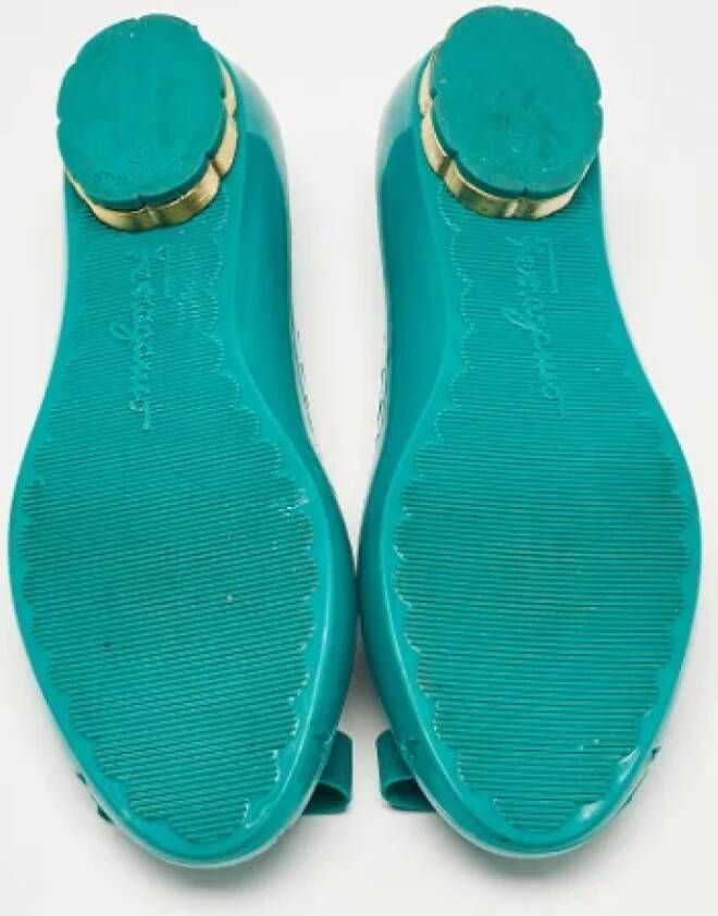 Salvatore Ferragamo Pre-owned Rubber flats Green Dames