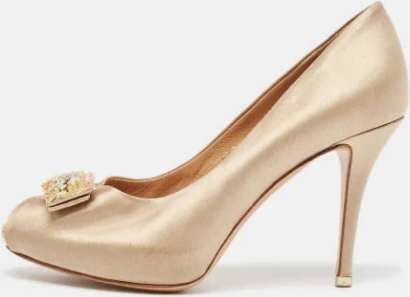 Salvatore Ferragamo Pre-owned Satin heels Beige Dames