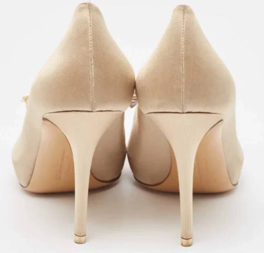 Salvatore Ferragamo Pre-owned Satin heels Beige Dames