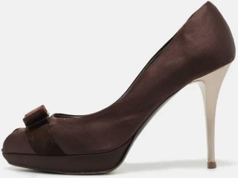 Salvatore Ferragamo Pre-owned Satin heels Brown Dames