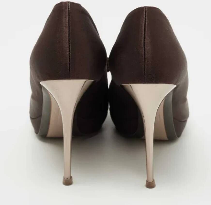 Salvatore Ferragamo Pre-owned Satin heels Brown Dames