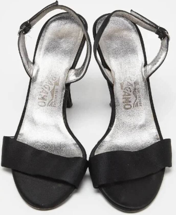 Salvatore Ferragamo Pre-owned Satin sandals Black Dames