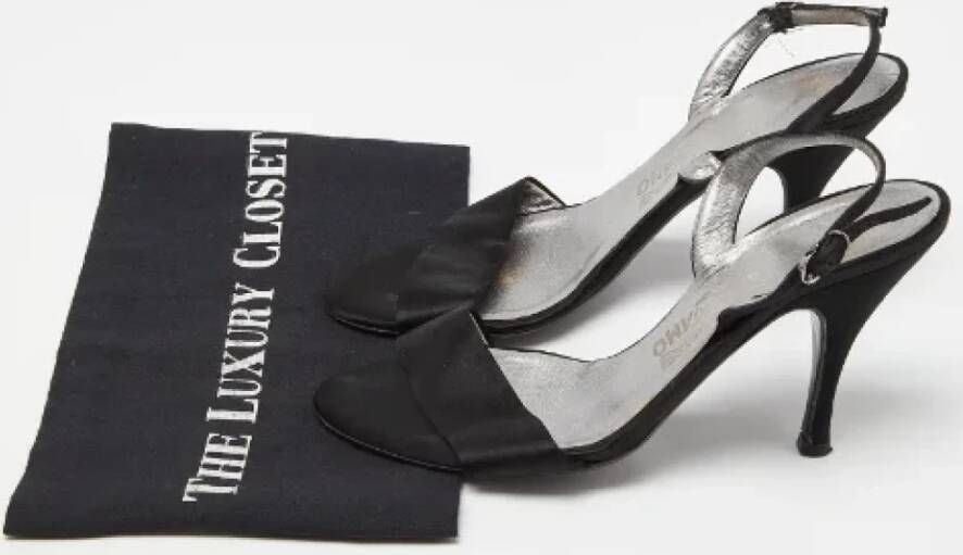 Salvatore Ferragamo Pre-owned Satin sandals Black Dames