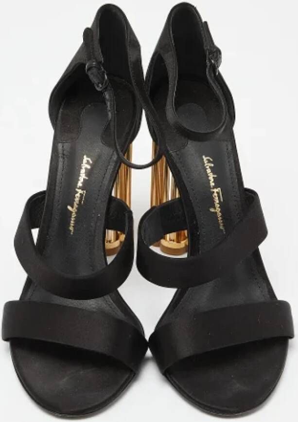 Salvatore Ferragamo Pre-owned Satin sandals Black Dames