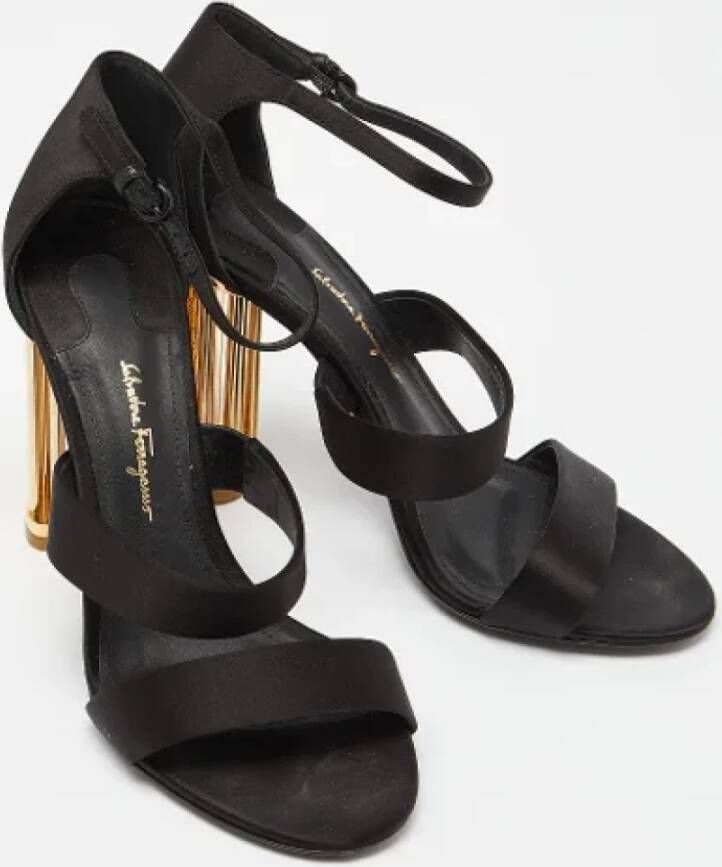 Salvatore Ferragamo Pre-owned Satin sandals Black Dames