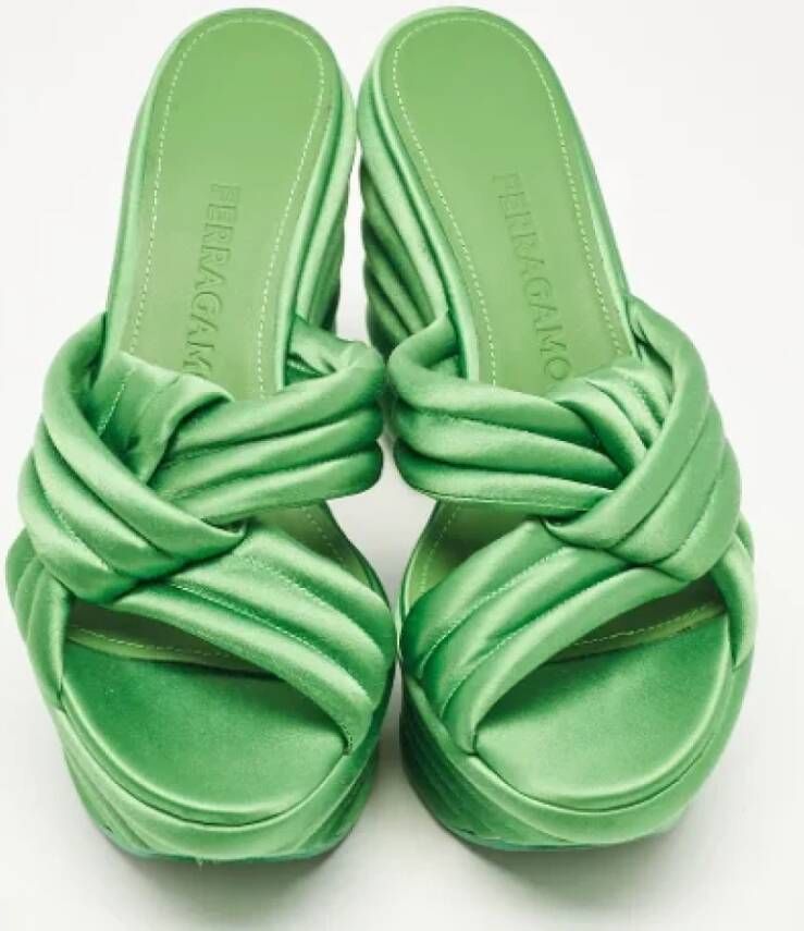 Salvatore Ferragamo Pre-owned Satin sandals Green Dames