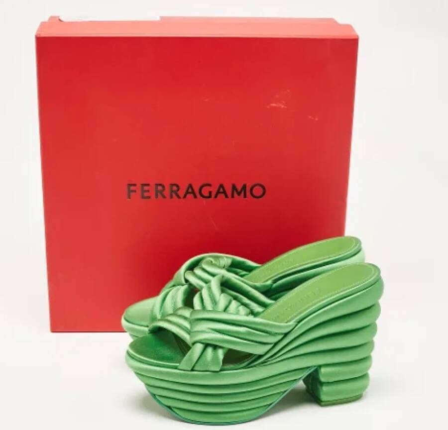 Salvatore Ferragamo Pre-owned Satin sandals Green Dames