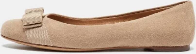 Salvatore Ferragamo Pre-owned Suede flats Beige Dames