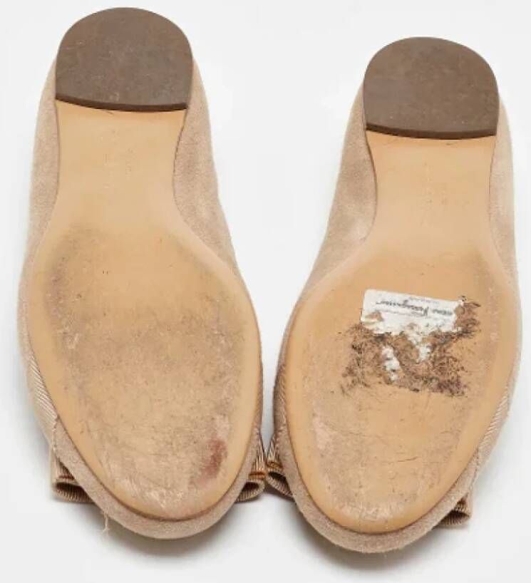 Salvatore Ferragamo Pre-owned Suede flats Beige Dames