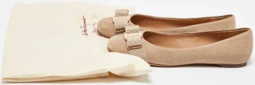 Salvatore Ferragamo Pre-owned Suede flats Beige Dames