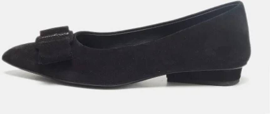 Salvatore Ferragamo Pre-owned Suede flats Black Dames