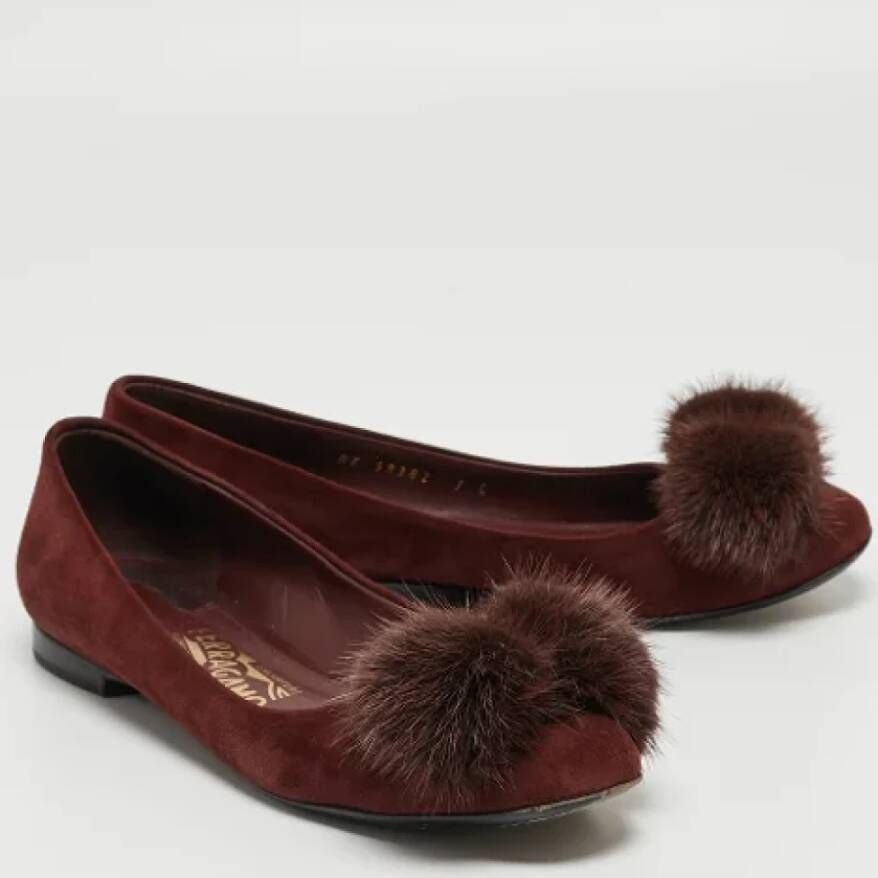 Salvatore Ferragamo Pre-owned Suede flats Red Dames