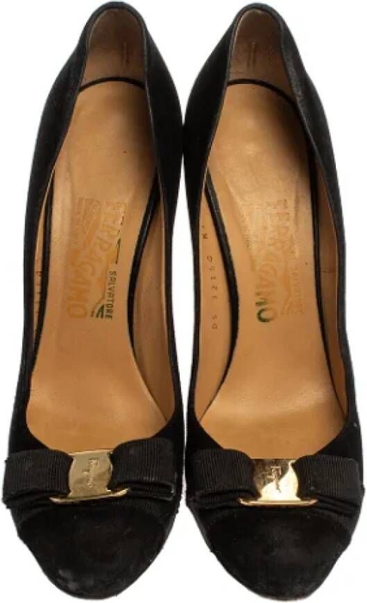 Salvatore Ferragamo Pre-owned Suede heels Black Dames