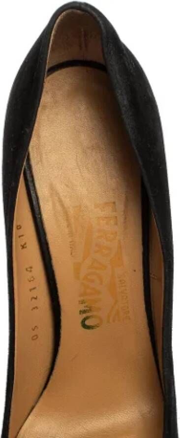 Salvatore Ferragamo Pre-owned Suede heels Black Dames