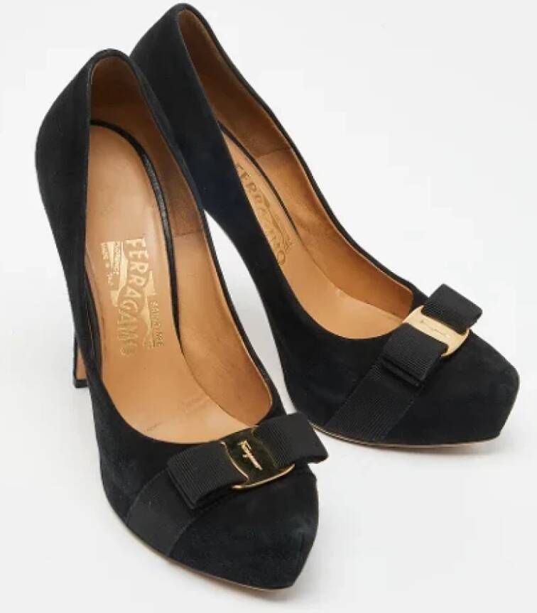 Salvatore Ferragamo Pre-owned Suede heels Black Dames