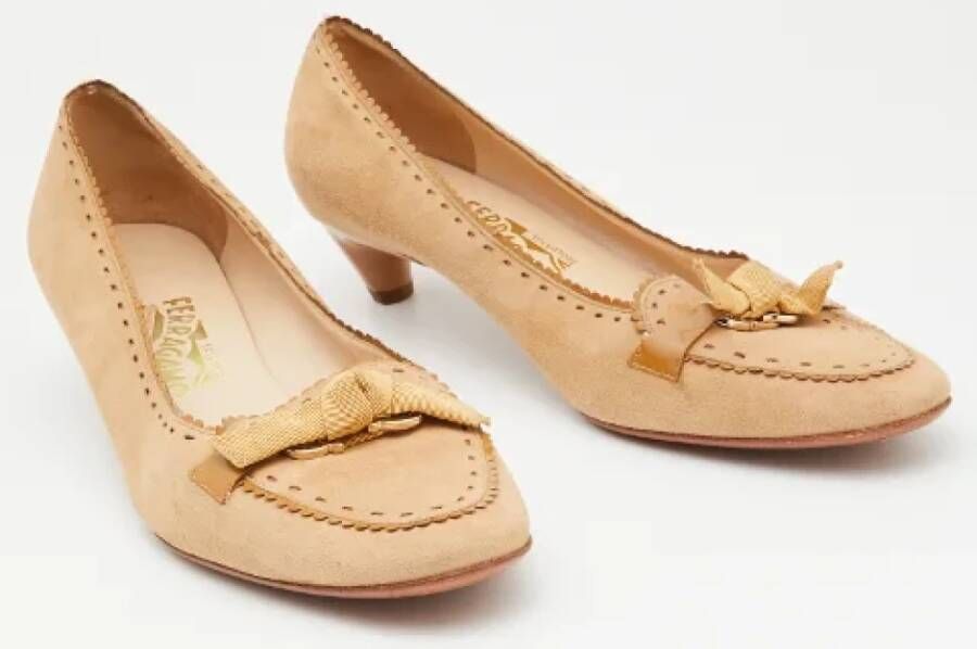 Salvatore Ferragamo Pre-owned Suede heels Brown Dames