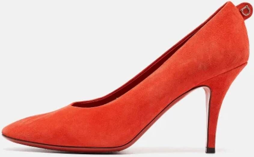 Salvatore Ferragamo Pre-owned Suede heels Orange Dames