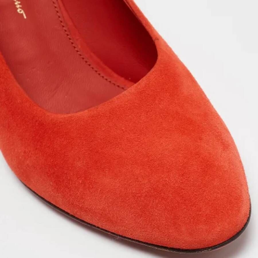 Salvatore Ferragamo Pre-owned Suede heels Orange Dames