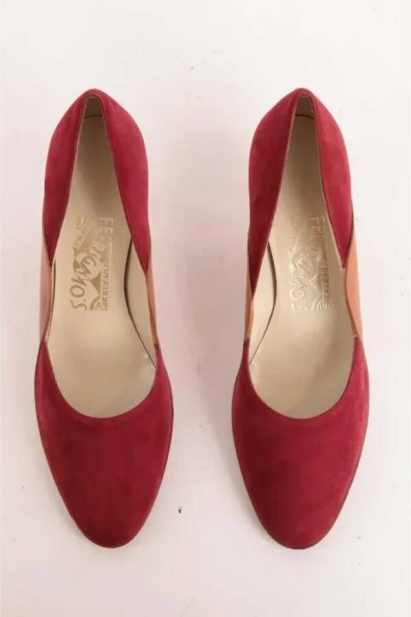 Salvatore Ferragamo Pre-owned Suede heels Red Dames