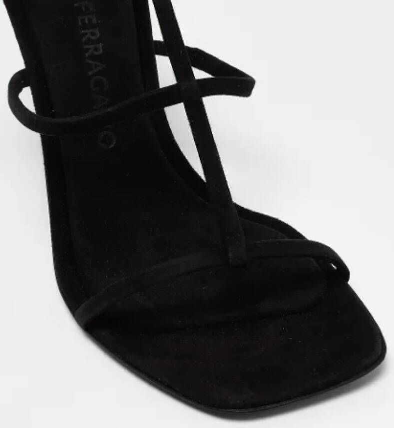 Salvatore Ferragamo Pre-owned Suede sandals Black Dames