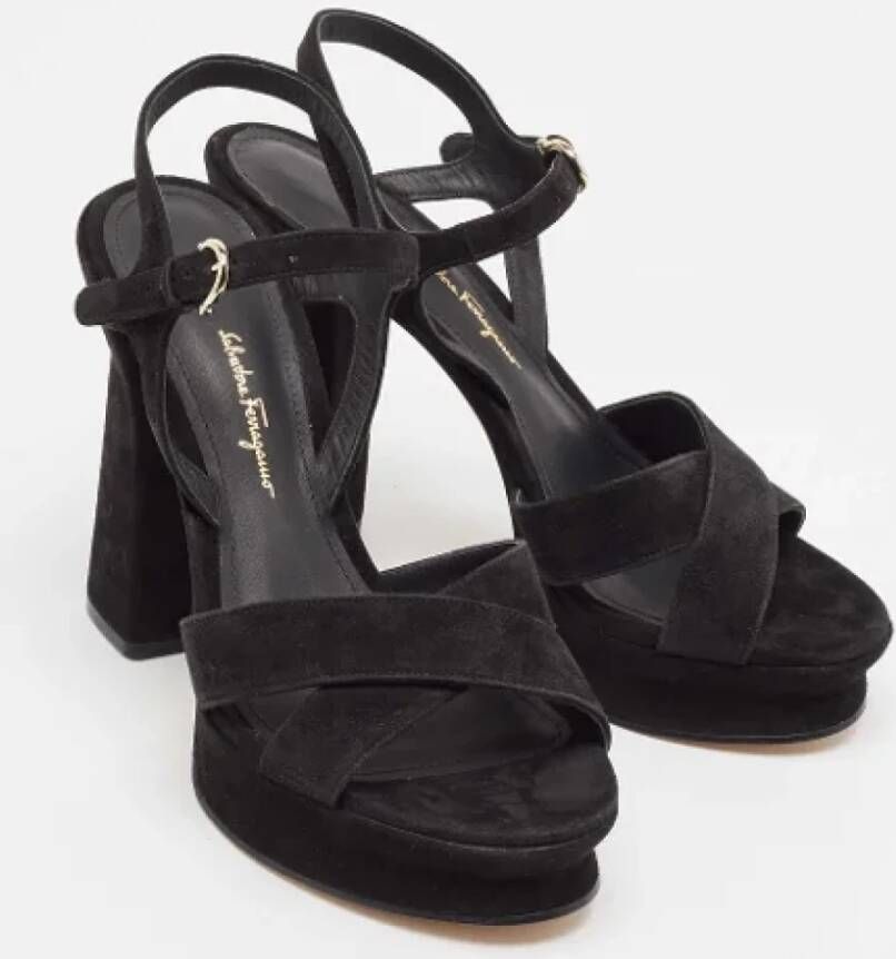 Salvatore Ferragamo Pre-owned Suede sandals Black Dames