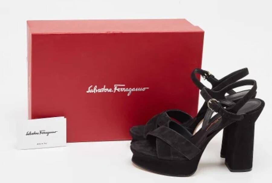 Salvatore Ferragamo Pre-owned Suede sandals Black Dames