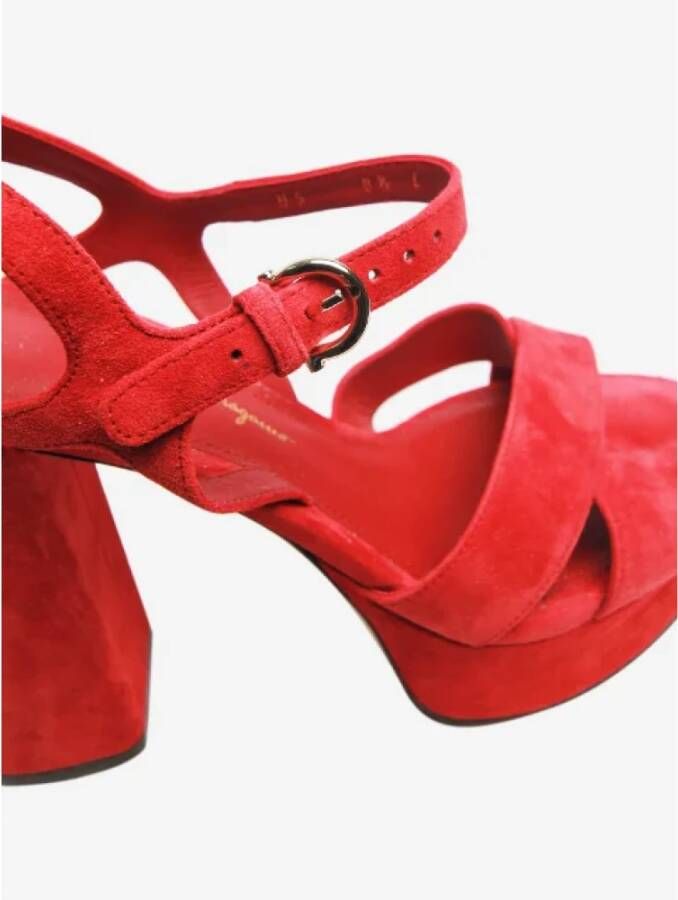 Salvatore Ferragamo Pre-owned Suede sandals Red Dames