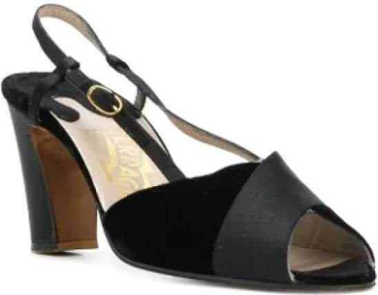 Salvatore Ferragamo Pre-owned Velvet sandals Black Dames