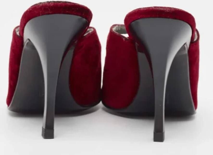 Salvatore Ferragamo Pre-owned Velvet sandals Red Dames