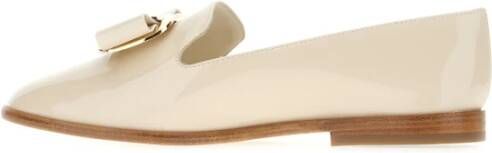 Salvatore Ferragamo Stijlvolle Loafers voor Mannen Beige Dames