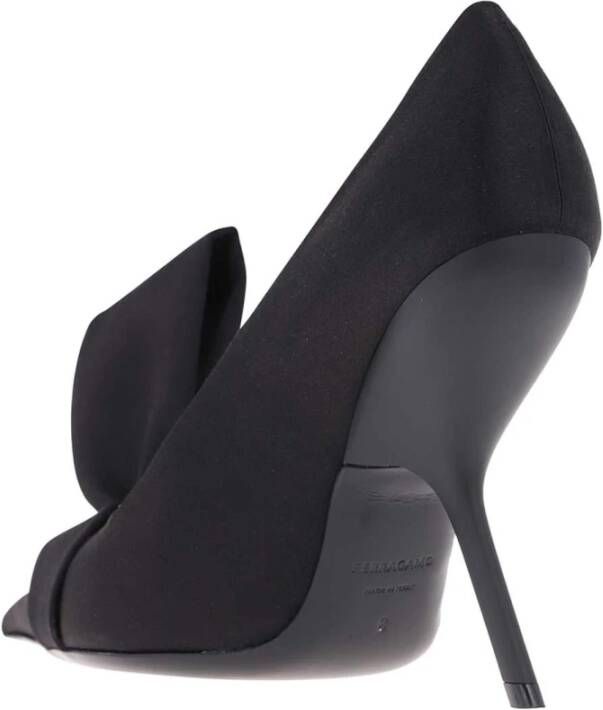 Salvatore Ferragamo Strik Puntige Neus Pumps Gebeeldhouwde Hak Black Dames