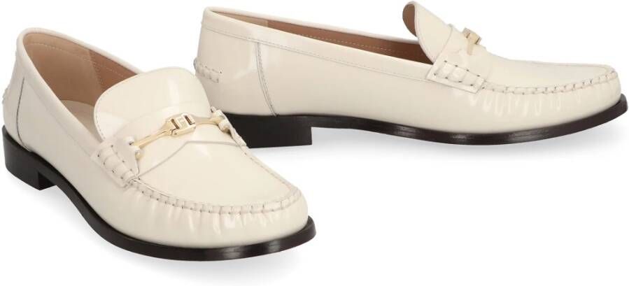 Salvatore Ferragamo Vara Leren Loafers met Horsebit Detail Beige Dames