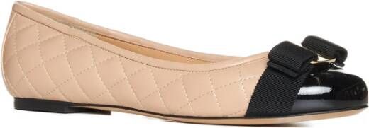 Salvatore Ferragamo Varina Q Platte Schoenen Beige Dames