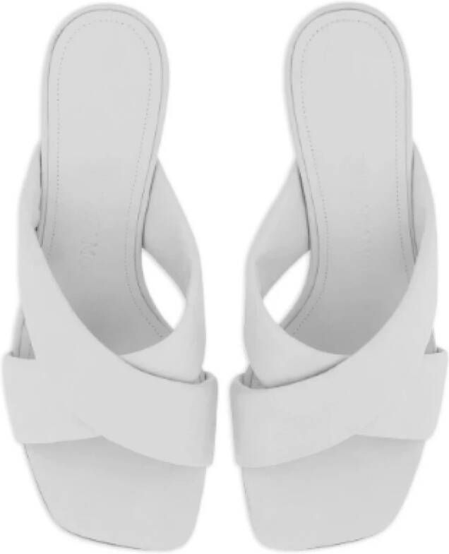 Salvatore Ferragamo Witte Lamsvacht Crossover-Strap Muiltjes White Dames