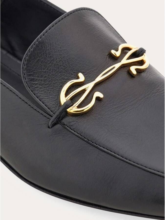 Salvatore Ferragamo Zwarte platte loafers met Gancini gesp Black Dames