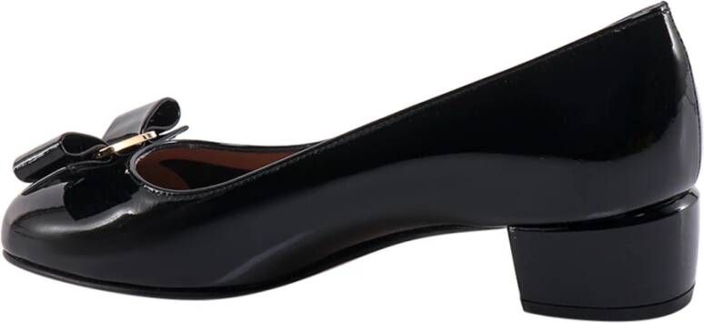 Salvatore Ferragamo Zwarte Pumps met Iconische Vara-strik Black Dames