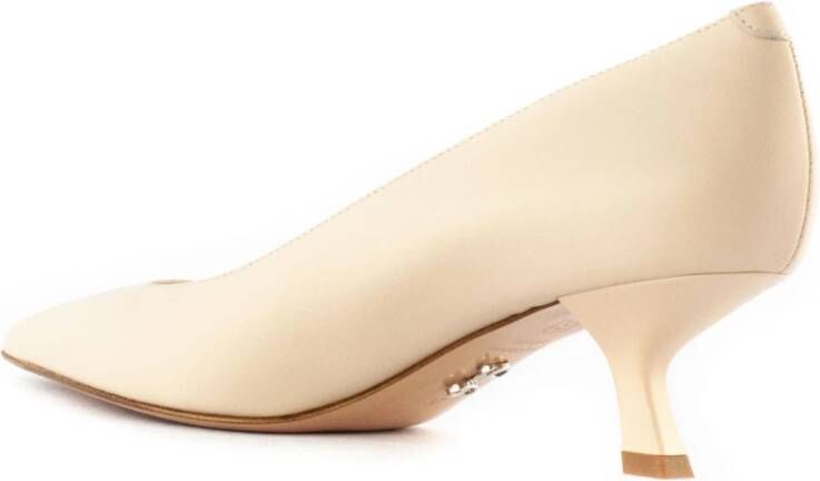 Sergio Levantesi Crème Wit Leren Puntige Carmela Pumps Beige Dames