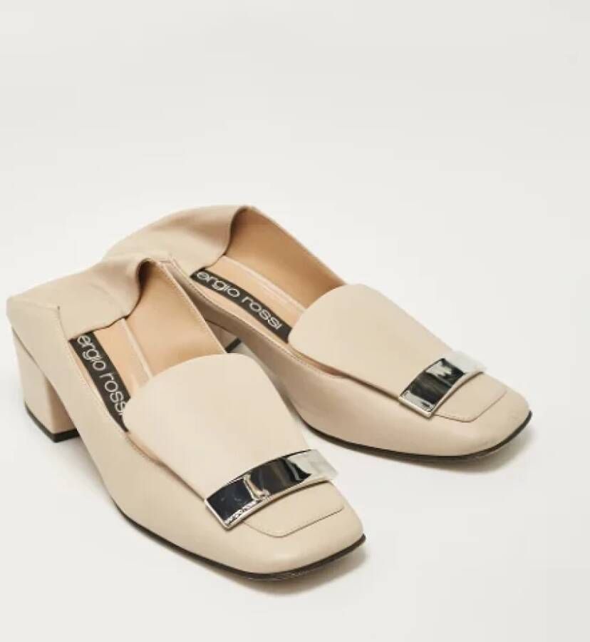 Sergio Rossi Pre-owned Leather flats Beige Dames