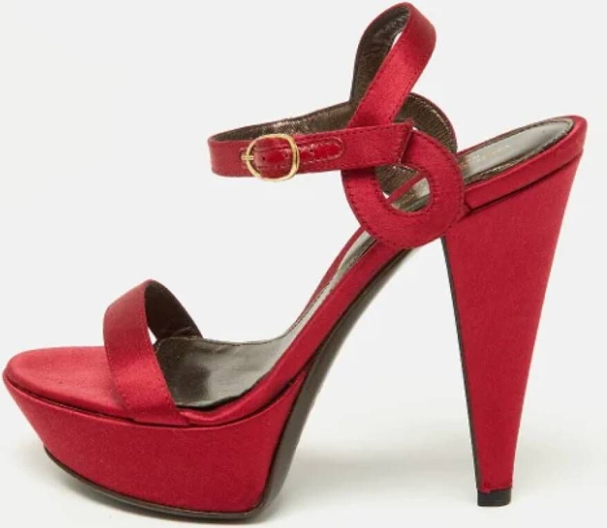 Sergio Rossi Pre-owned Satin sandals Red Dames