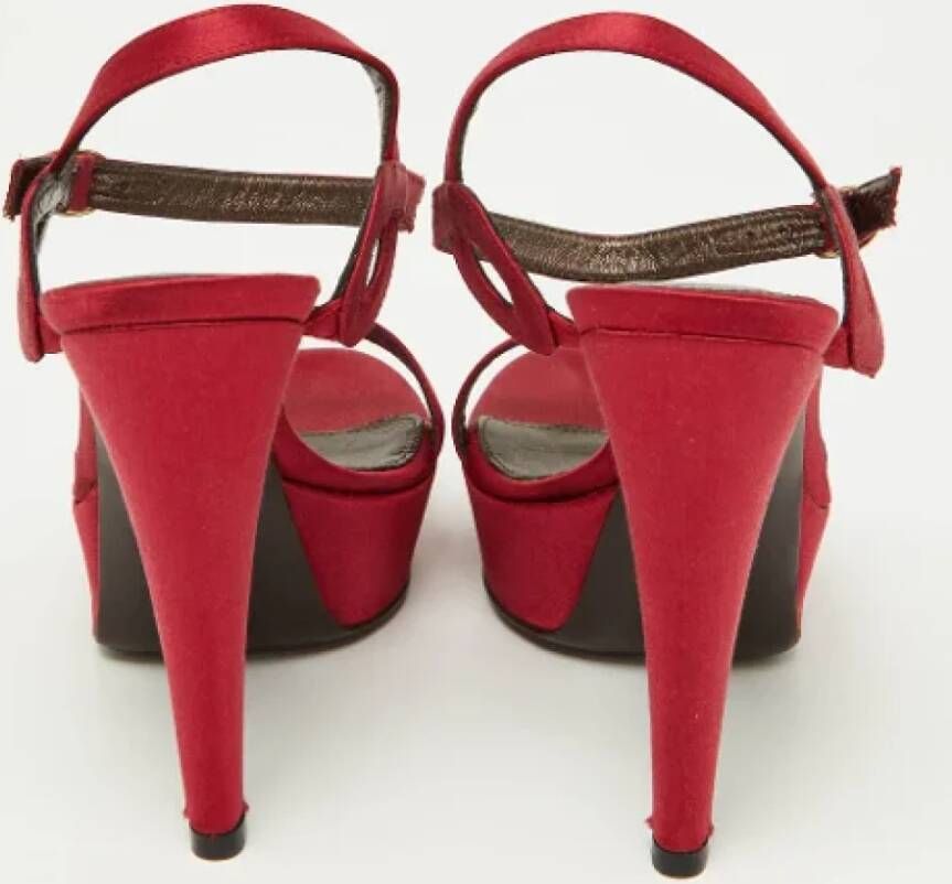 Sergio Rossi Pre-owned Satin sandals Red Dames