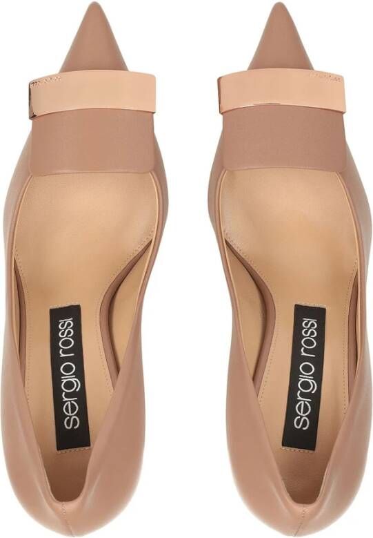 Sergio Rossi Pumps van Leer met Puntige Neus en Metalen Logo Beige Dames