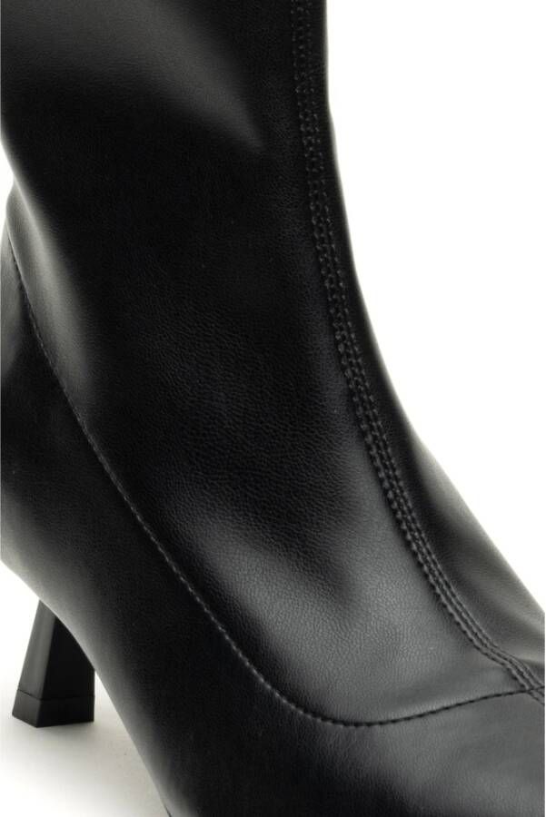 Steve Madden Zwarte Enkellaarzen Tronchetto Stijl Black Dames